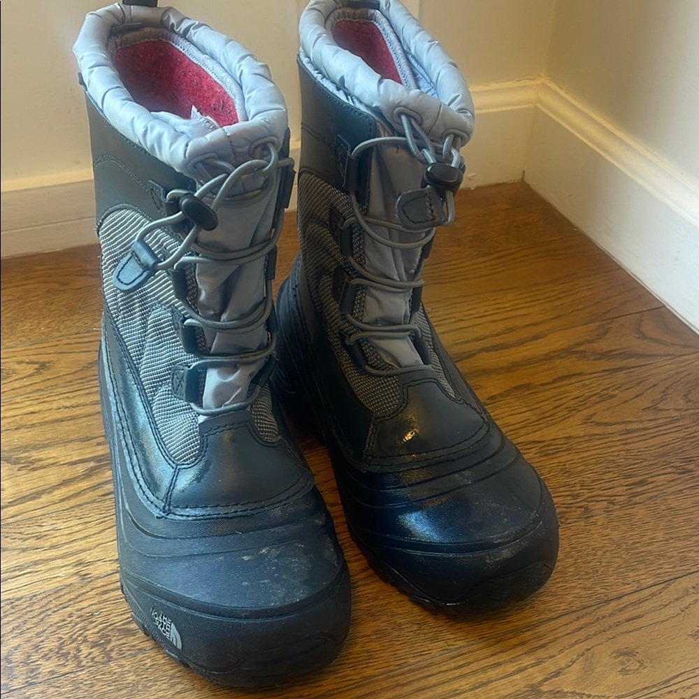 The North Face Snow Boots - Picture 2 of 2